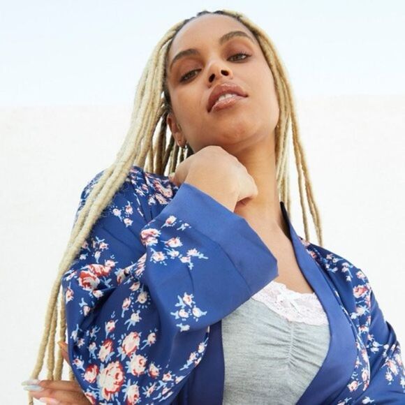 Morgan Lane x Fab Fit Fun Allie Robe - Navy Floral- Size Large/ X Large - Picture 2 of 9